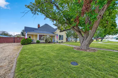 Exterior - 304 E Main St, Itasca, TX 76055 photo 2 of 10