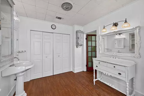 Bath - 304 E Main St, Itasca, TX 76055 photo 3 of 6