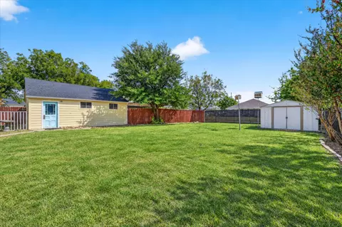 Exterior - 304 E Main St, Itasca, TX 76055 photo 8 of 10