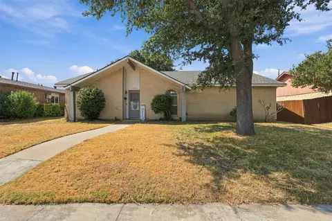 1444 Applegate Dr, Lewisville, TX 75067