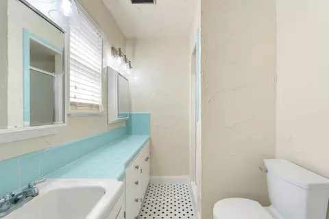 Bath - 2517 S Elmwood, Abilene, TX 79605 photo 1 of 4