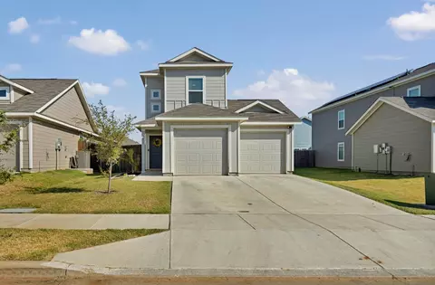 1417 Silver Spruce Ln, Fort Worth, TX 76140