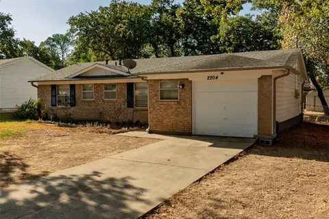 2204 Cales Dr, Arlington, TX 76013