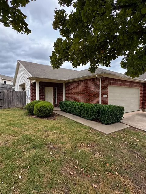 1225 Grand Central Pkwy, Fort Worth, TX 76131