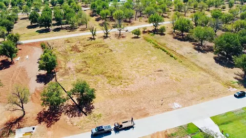 1131 E Landings N, Granbury, TX 76049