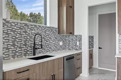 Kitchen - 4997 Comanche Dr, Temple, TX 76502 photo 4 of 6