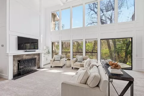 3718 Wooded Creek Dr, Farmers Branch, TX 75244