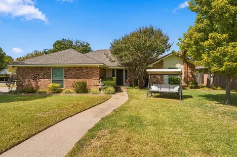 7101 Hazel Pl, North Richland Hills, TX 76182