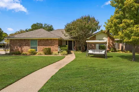7101 Hazel Pl, North Richland Hills, TX 76182
