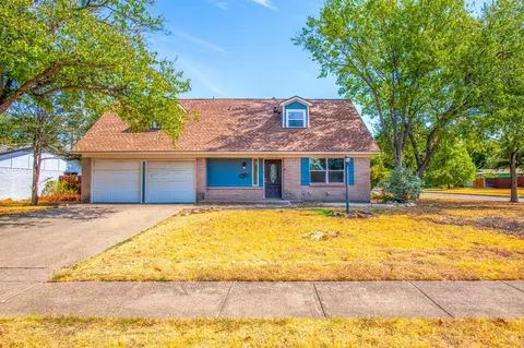 8708 Flicker Ln, Dallas, TX 75238