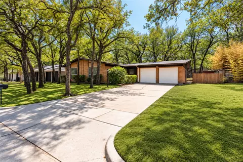 1237 King Dr, Bedford, TX 76022