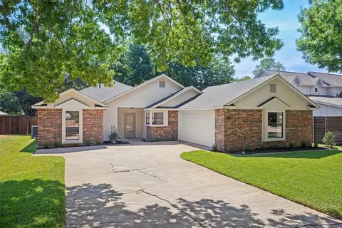 2237 Oak Bluff Dr, Flower Mound, TX 75028