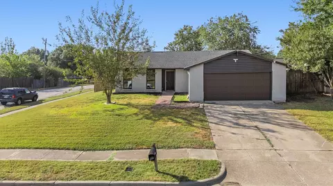 800 Netherland Dr, Arlington, TX 76017