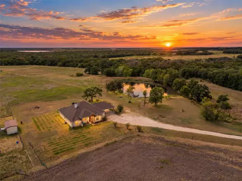 1500 Lcr 102, Mount Calm, TX 76673