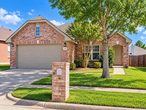 706 Bastrop Dr, Arlington, TX 76002