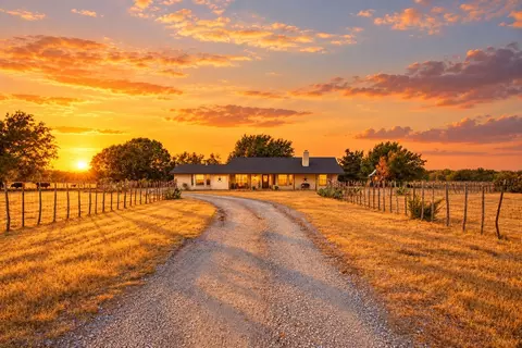 950 Johnson Bend Rd, Weatherford, TX 76088