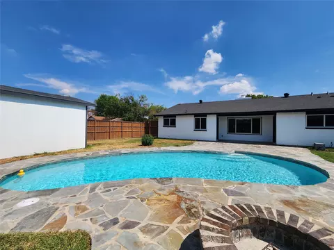 5300 Queenlily Ct, Arlington, TX 76018