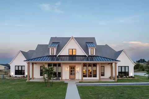 760 Hummingbird Ln, Justin, TX 76247