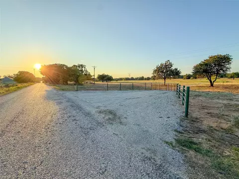 455 County Rd 1650, Chico, TX 76431