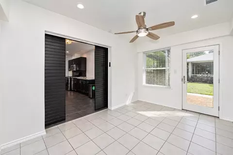 Entry Way - 2941 Cresthaven Dr, Grapevine, TX 76051 photo 2 of 2