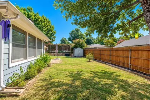 Exterior - 2941 Cresthaven Dr, Grapevine, TX 76051 photo 4 of 6