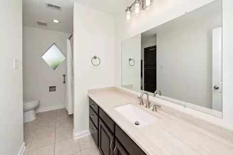 Bath - 2941 Cresthaven Dr, Grapevine, TX 76051 photo 5 of 5