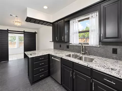 Kitchen - 2941 Cresthaven Dr, Grapevine, TX 76051 photo 2 of 3