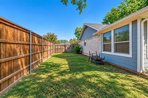 Exterior - 2941 Cresthaven Dr, Grapevine, TX 76051 photo 5 of 6