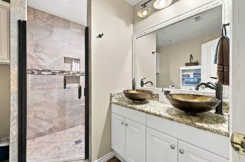 Bath - 54 Doty Ln, Denison, TX 75021 photo 1 of 6