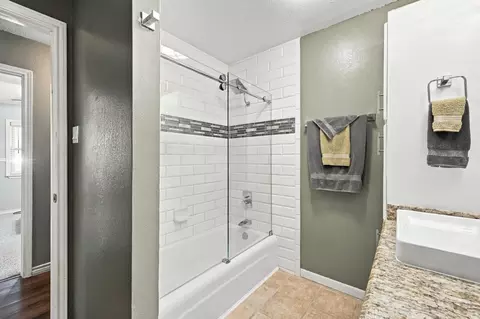 Bath - 54 Doty Ln, Denison, TX 75021 photo 4 of 6