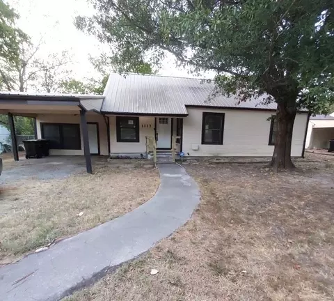 1113 Commerce Dr, Greenville, TX 75401