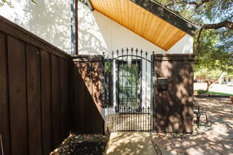 3701 W 5th St, Fort Worth, TX 76107