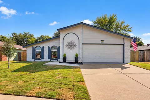 4721 Woodfield Dr, Arlington, TX 76016
