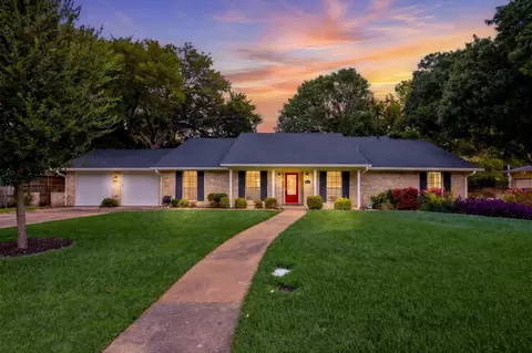 2811 Reedcroft Dr, Farmers Branch, TX 75234