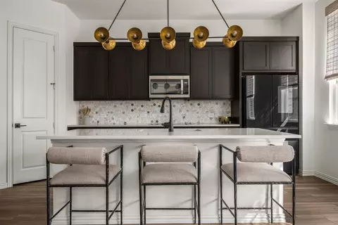 7537 Laburnam Rd, Dallas, TX 75228