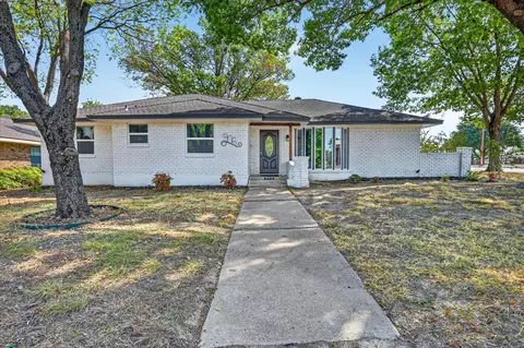 906 Pinedale Ln, Dallas, TX 75241