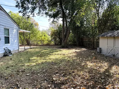 Exterior - 3520 Maple Ave, Waco, TX 76707 photo 7 of 11