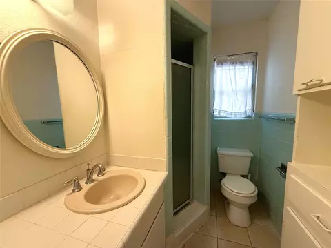 Bath - 3520 Maple Ave, Waco, TX 76707 photo 2 of 2