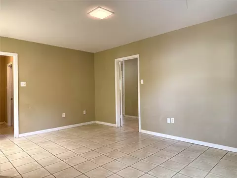 Living - 3520 Maple Ave, Waco, TX 76707 photo 5 of 6