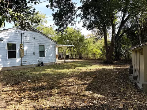 Exterior - 3520 Maple Ave, Waco, TX 76707 photo 6 of 11