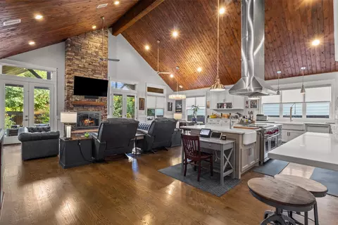 9030 Eustis Ave, Dallas, TX 75218