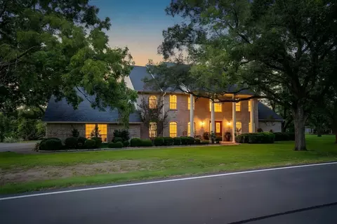 8412 Ravenswood Rd, Granbury, TX 76049