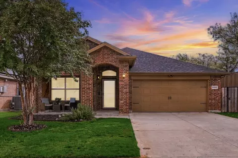 8200 Spotted Doe Dr, Fort Worth, TX 76179