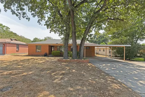 6051 Black Oak Ln, Fort Worth, TX 76114