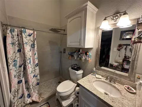 Bath - 504 Rustic Ct, Irving, TX 75060 photo 2 of 3