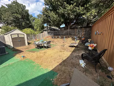 Exterior - 504 Rustic Ct, Irving, TX 75060 photo 8 of 10