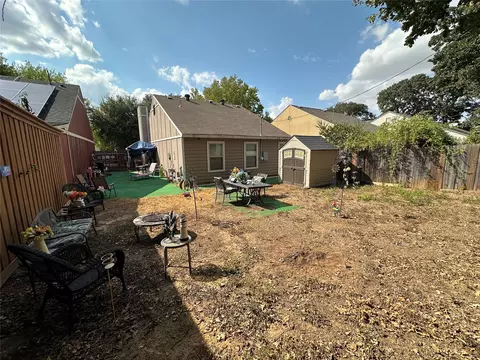 Exterior - 504 Rustic Ct, Irving, TX 75060 photo 9 of 10