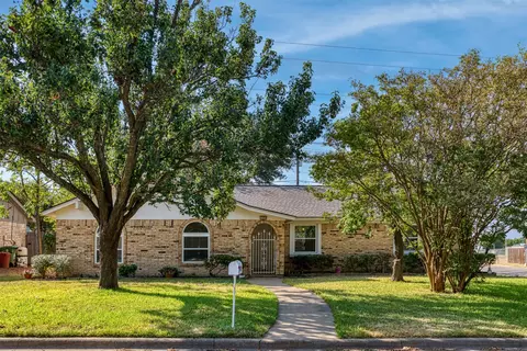 1000 Springdale Rd, Bedford, TX 76021