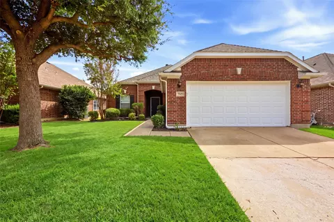 717 Creekside Dr, Little Elm, TX 75068