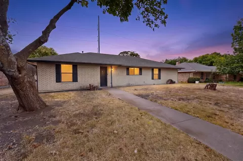 214 Buffalo Creek Dr, Waxahachie, TX 75165